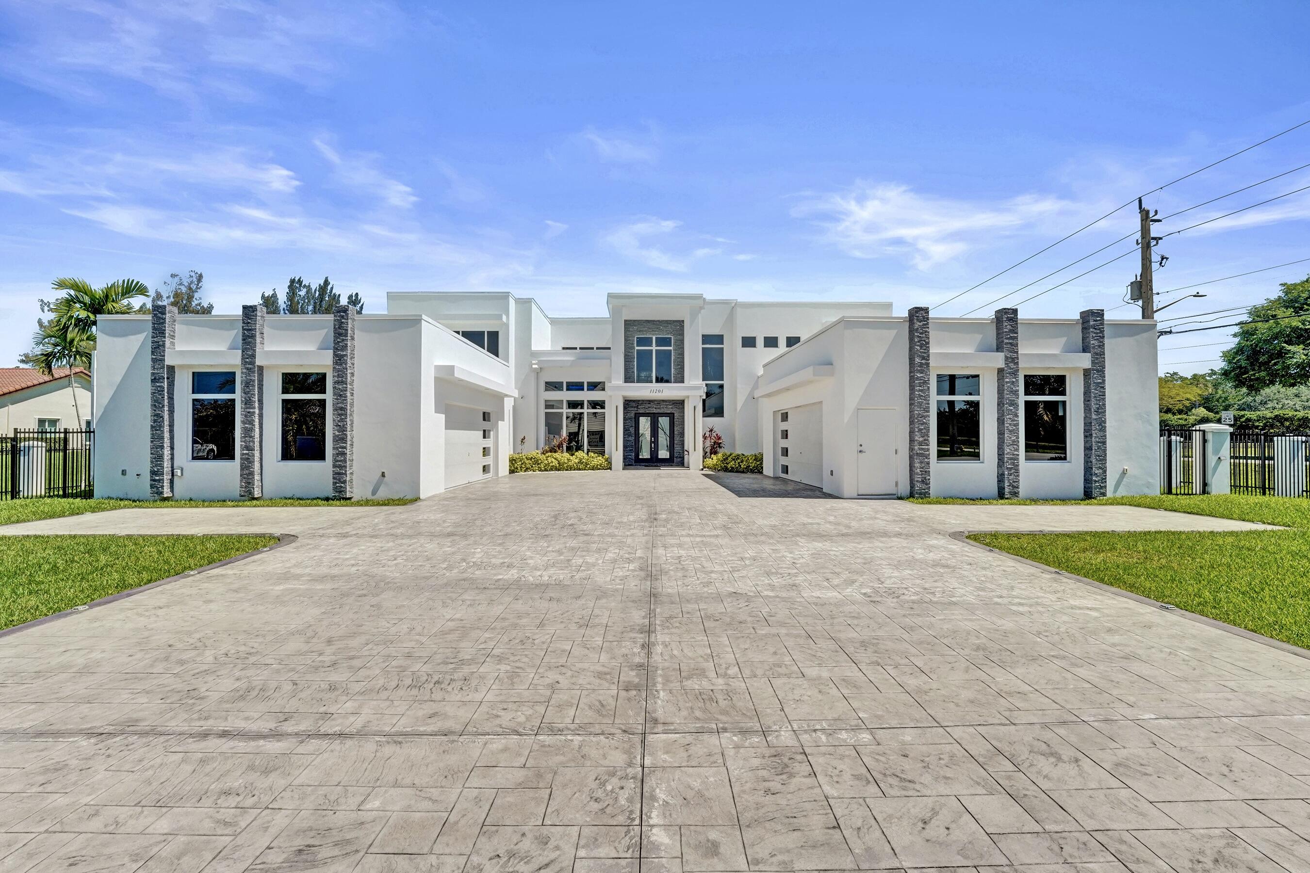 11201 SW 3rd Street, Plantation, FL 33325