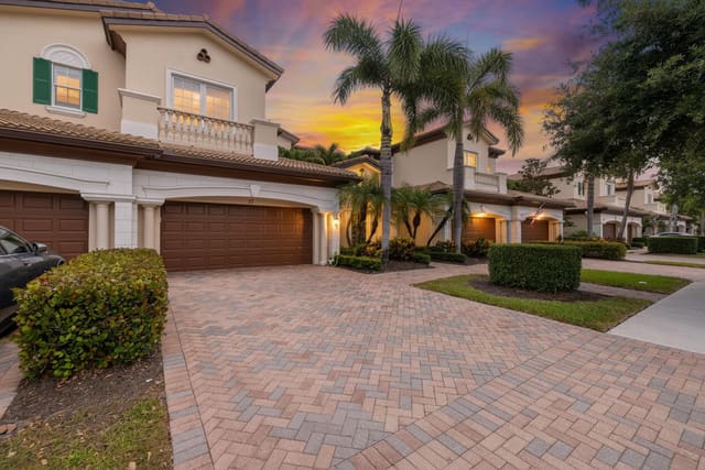 111 Tresana Boulevard 27, Jupiter Country Club, Jupiter, FL