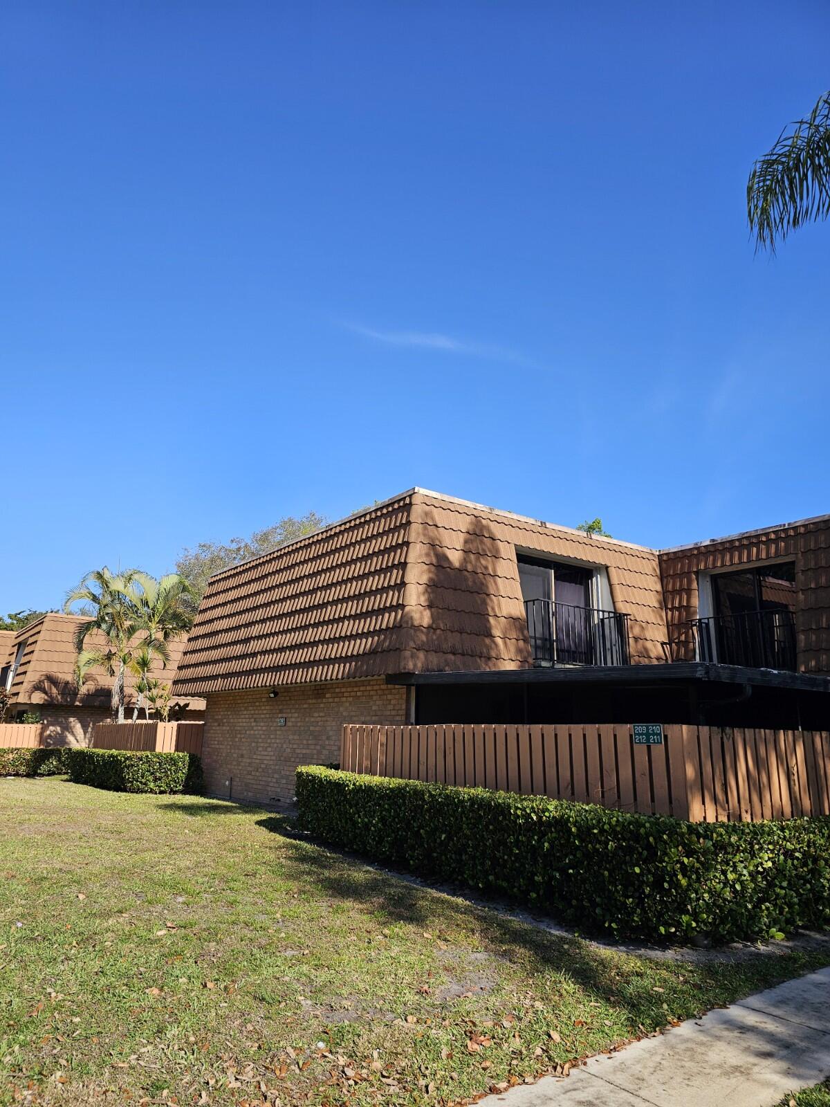 209 Charter Way, West Palm Beach, FL 33407, West Palm Beach