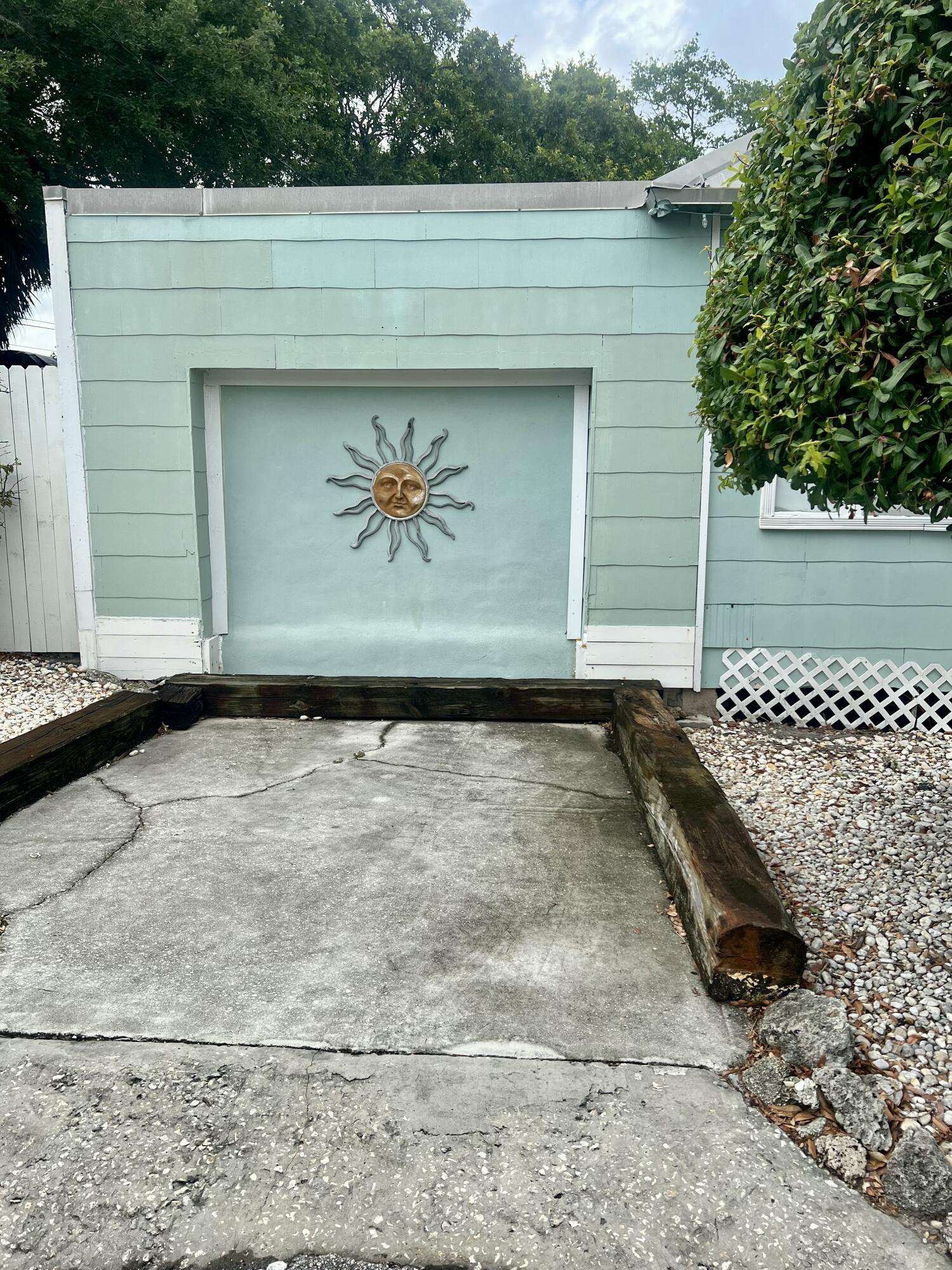 208 Avenue E — photo 4