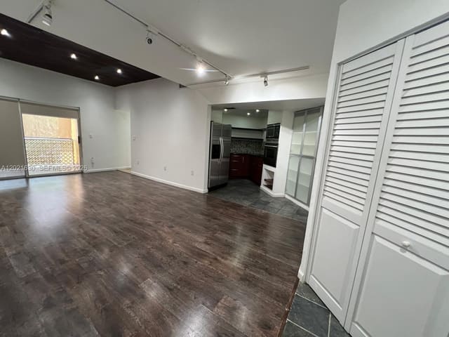 9715 Fontainebleau Boulevard E308, Miami, FL 33172