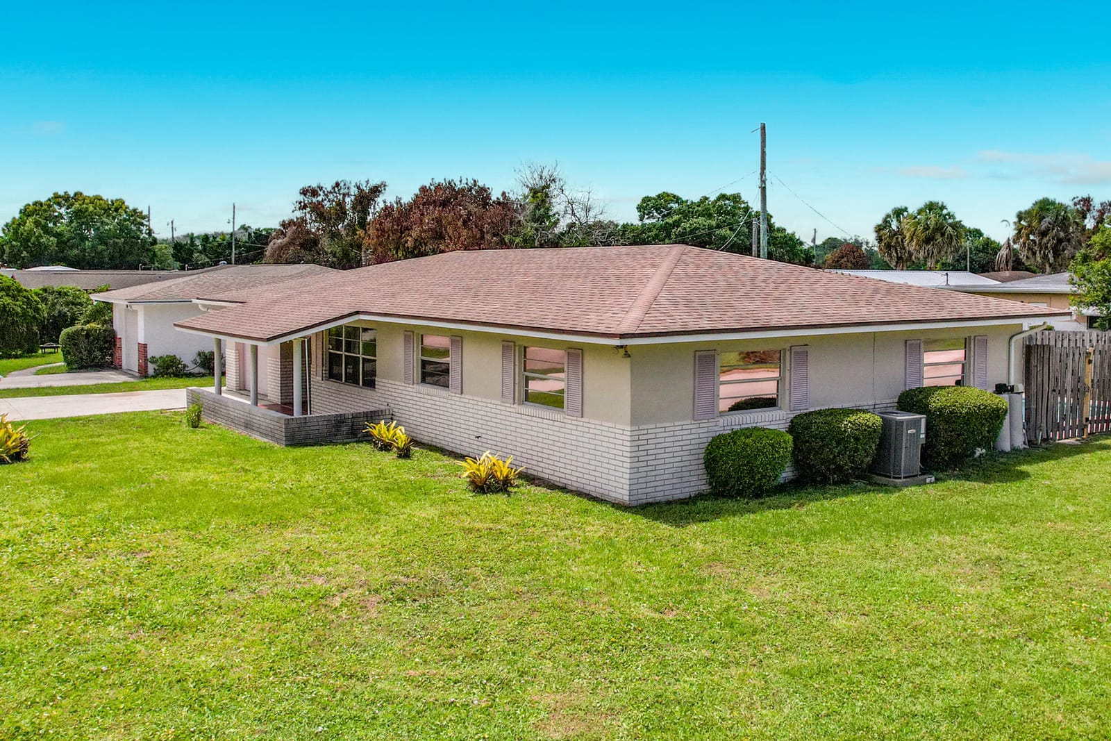 2402 Newport Drive, Fort Pierce, FL 34982 photo 5