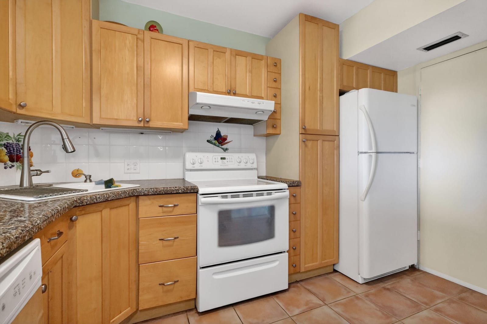 4330 Hillcrest Drive 302 — photo 8