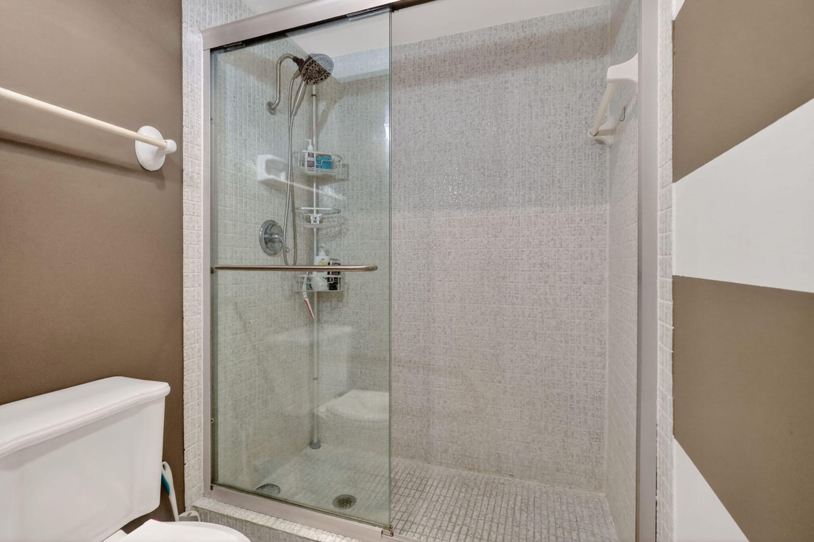4330 Hillcrest Drive 302 — photo 10