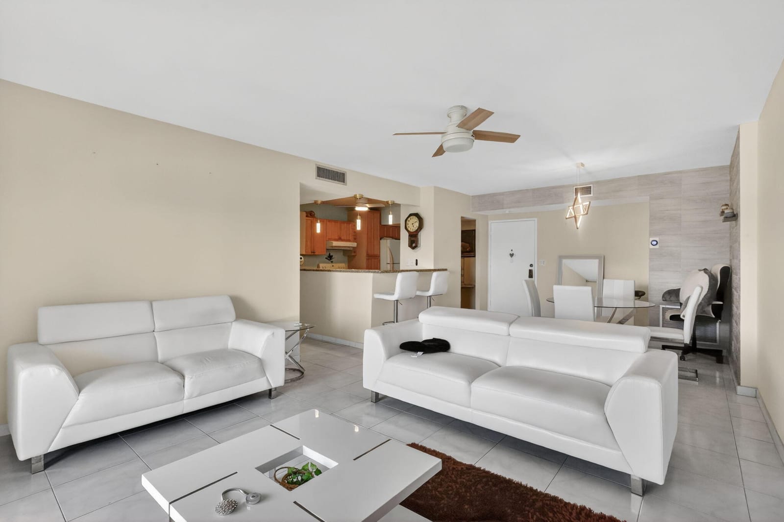 4330 Hillcrest Drive 302 — photo 3