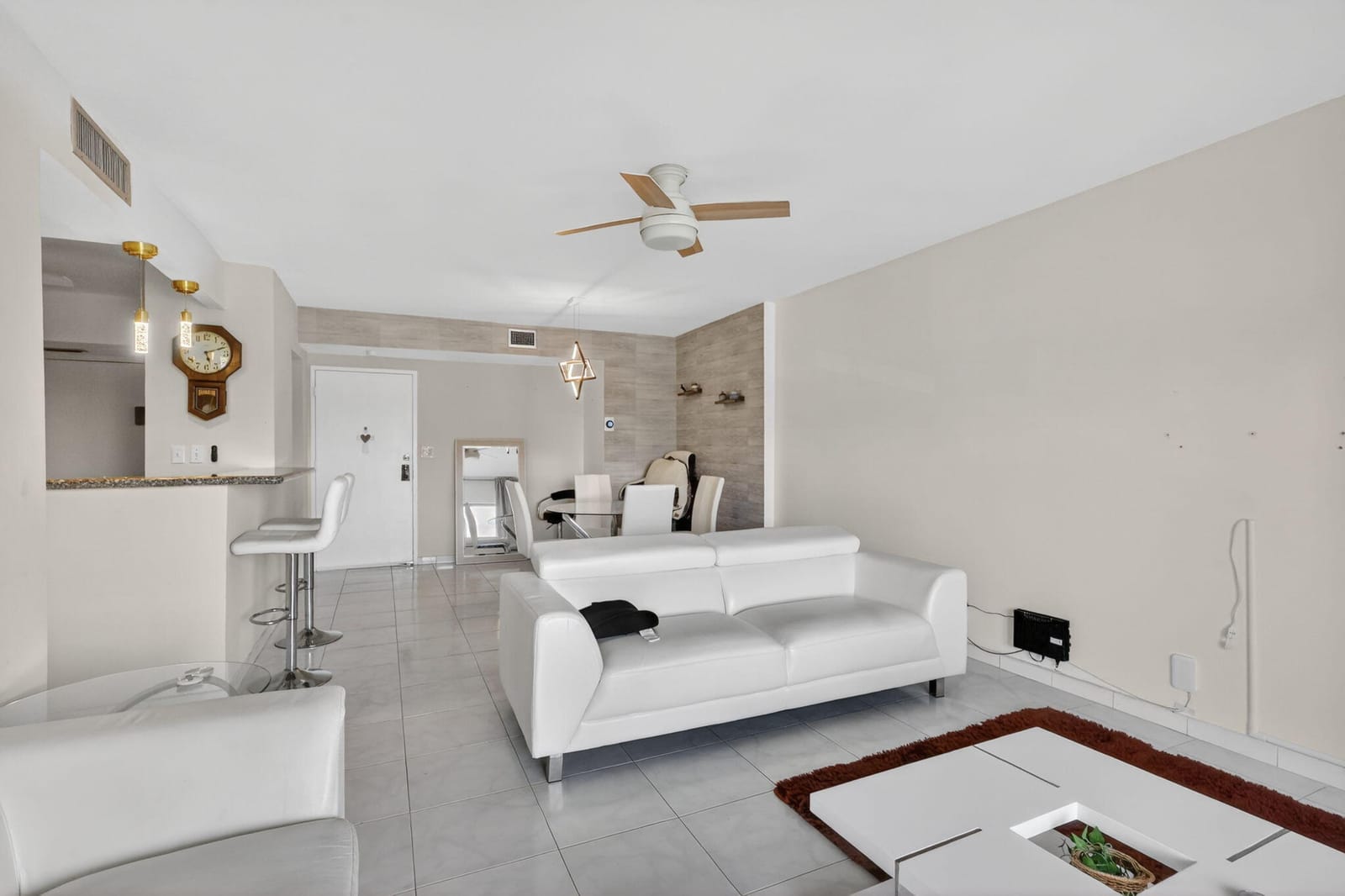 4330 Hillcrest Drive 302 — photo 4