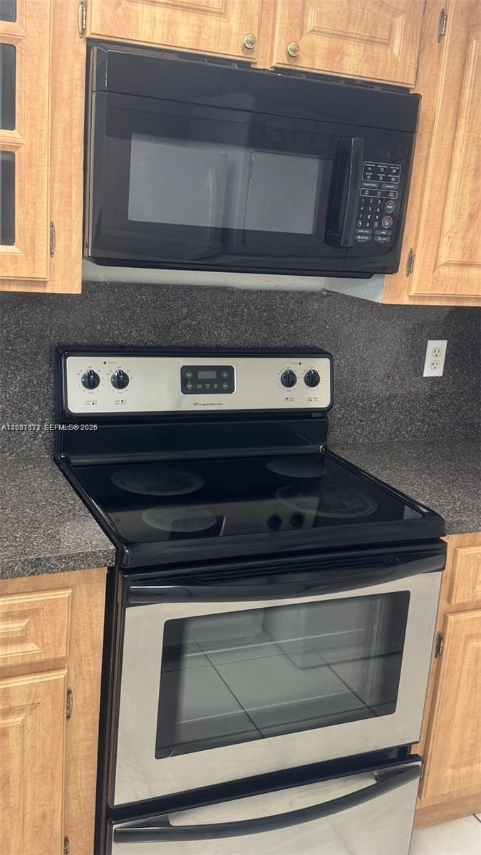2715 W 66th Street 13-21 — photo 10