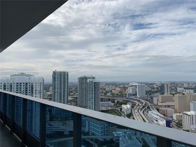200 Biscayne Boulevard Way 4212, Miami, FL 33131
