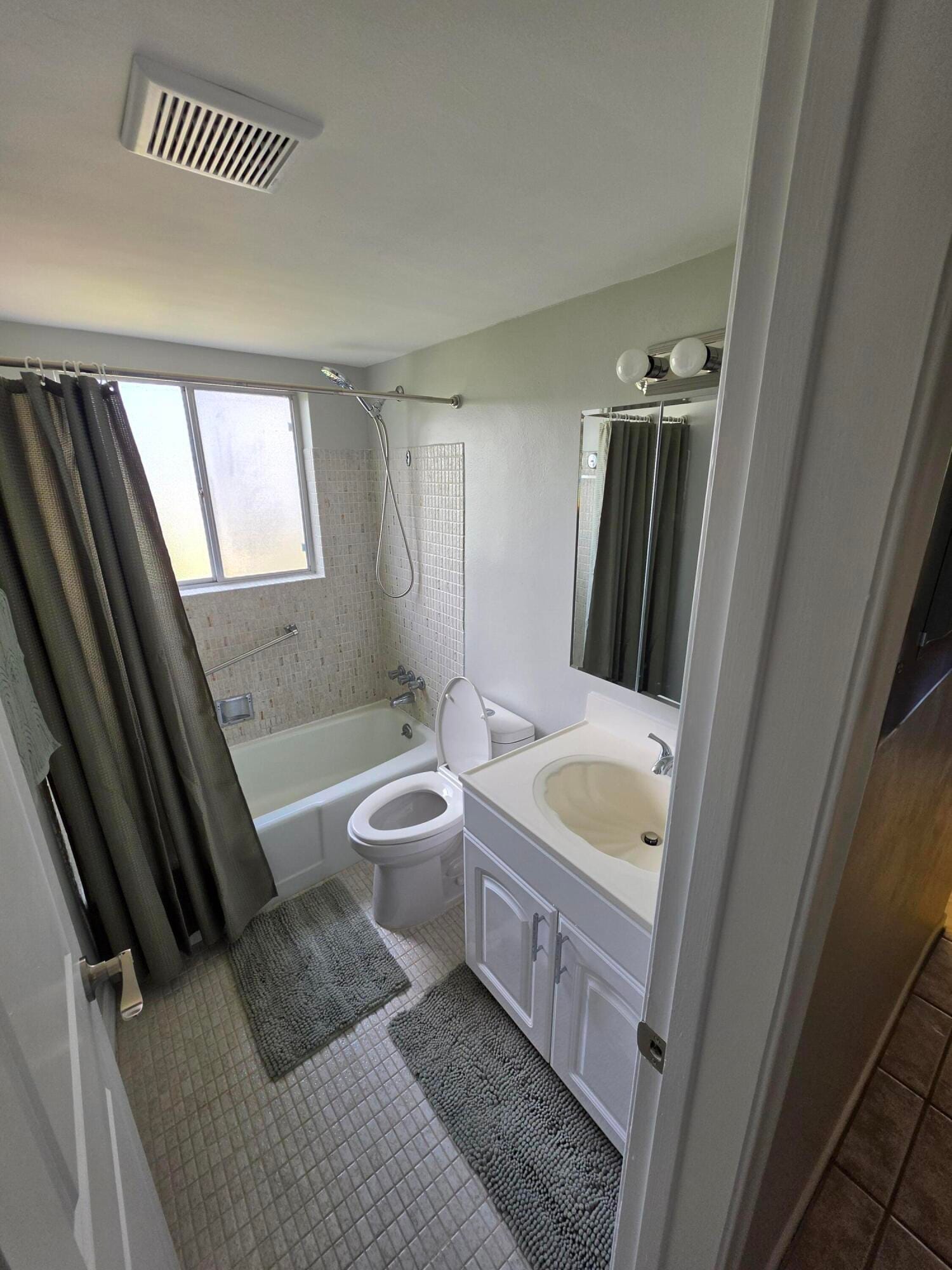 3320 Lake Osborne Drive 109 — photo 4