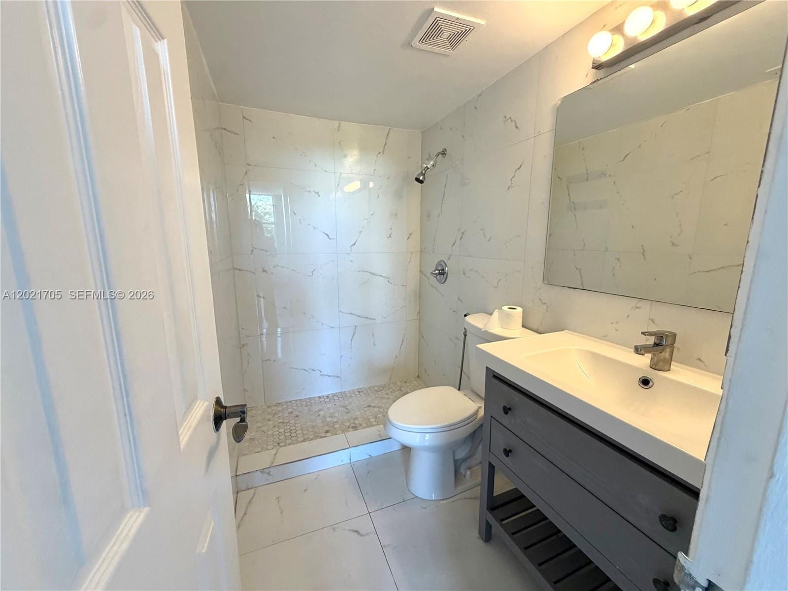 3660 NE 166th Street 414 — photo 11