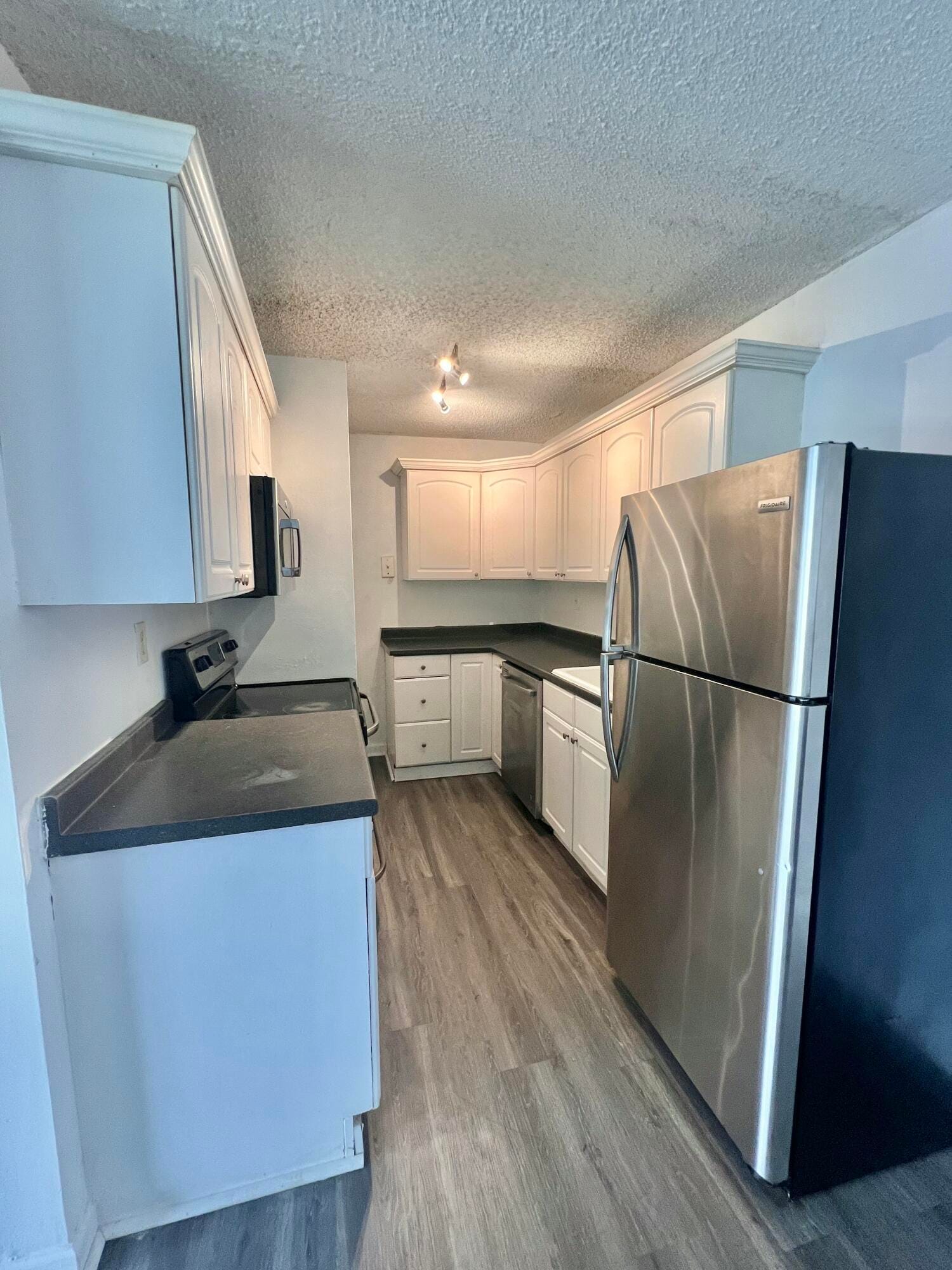 1215 N Benoist Farms Road 203 — photo 4