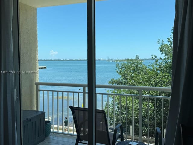 2000 N Bayshore Drive 220, Cite, Miami, FL