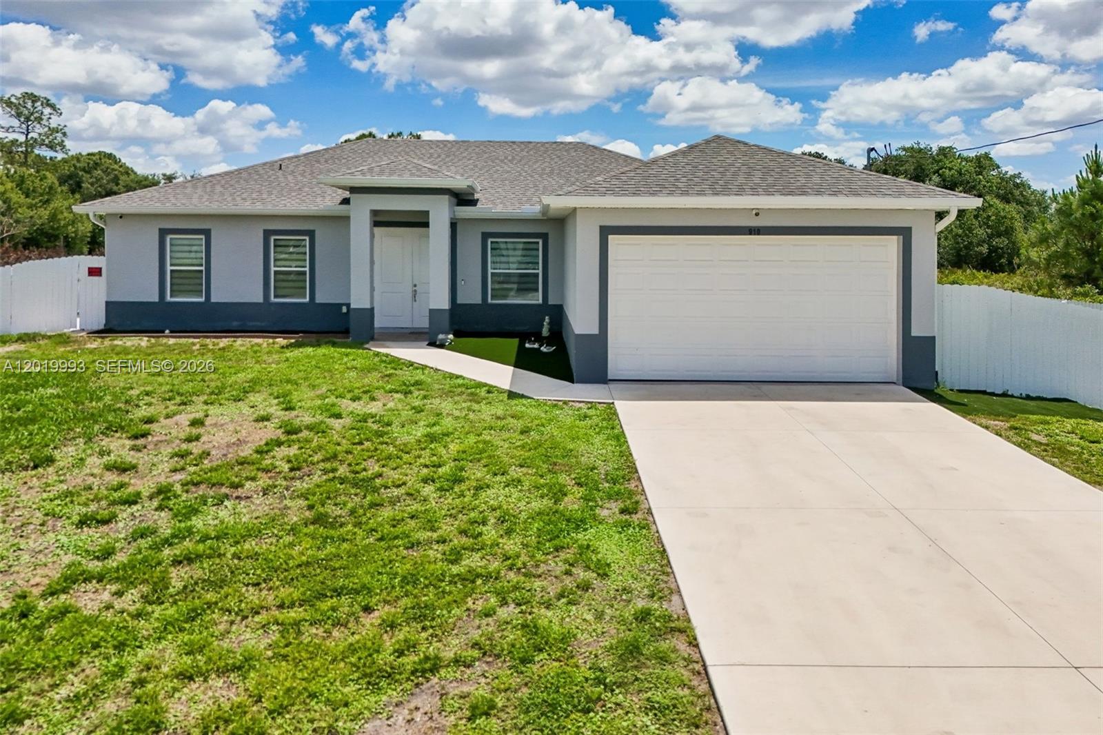 910 Richmond Avenue N, Lehigh Acres, FL 33972 photo 2
