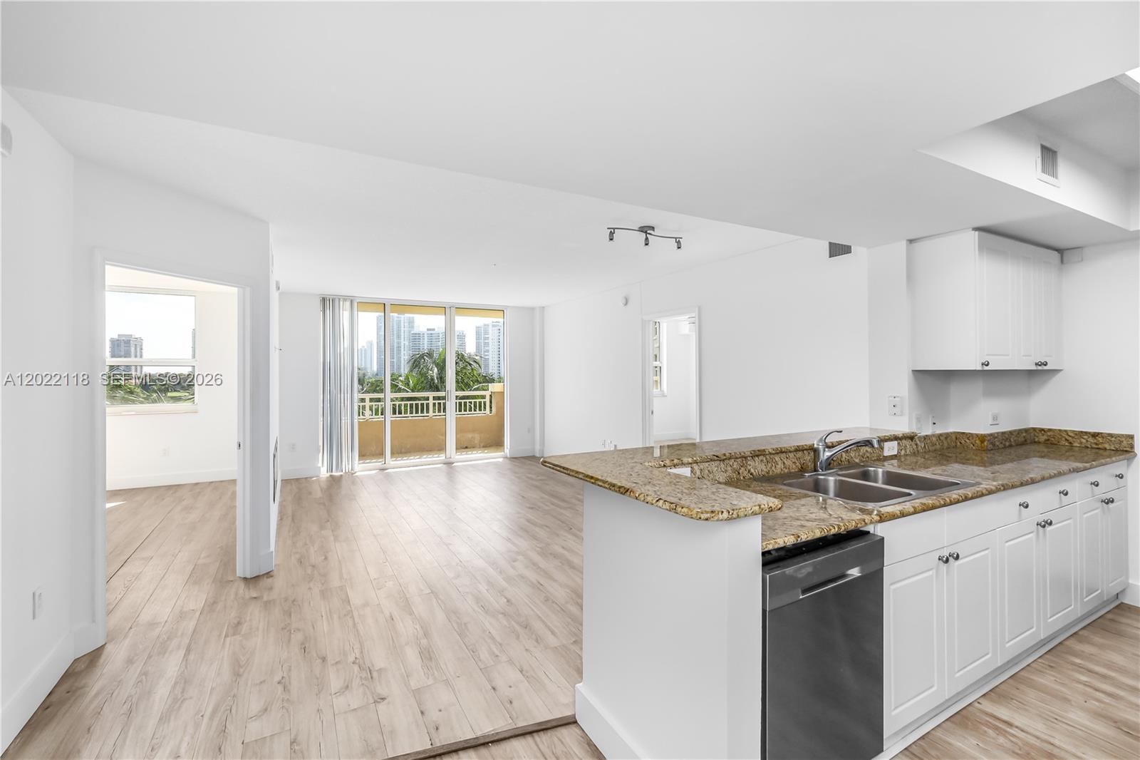 19501 W Country Club Drive 515, Aventura, FL 33180, Aventura