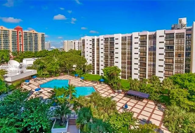 17011 N Bay Road 1018, Plaza Of Americas Condo P, Sunny Isles Beach, FL