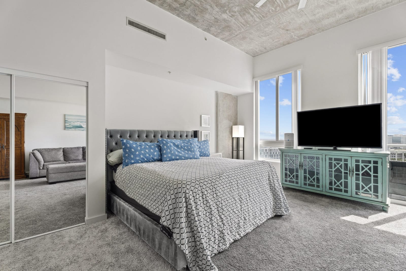 300 S Australian Avenue 1603 — photo 2