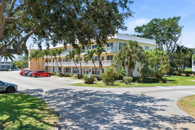 213 Wellington E, Wellington, West Palm Beach, FL