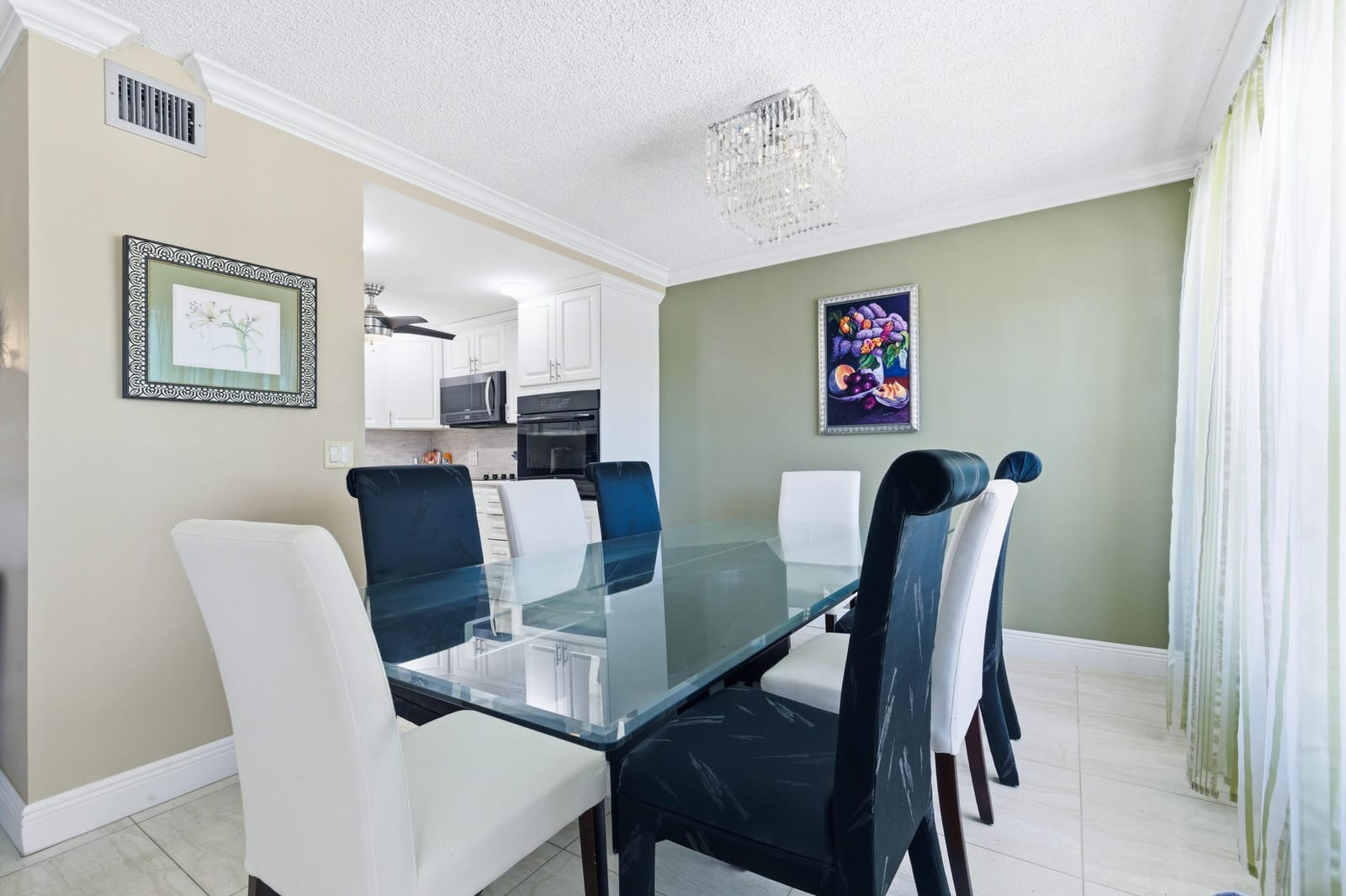 213 Wellington E — photo 6