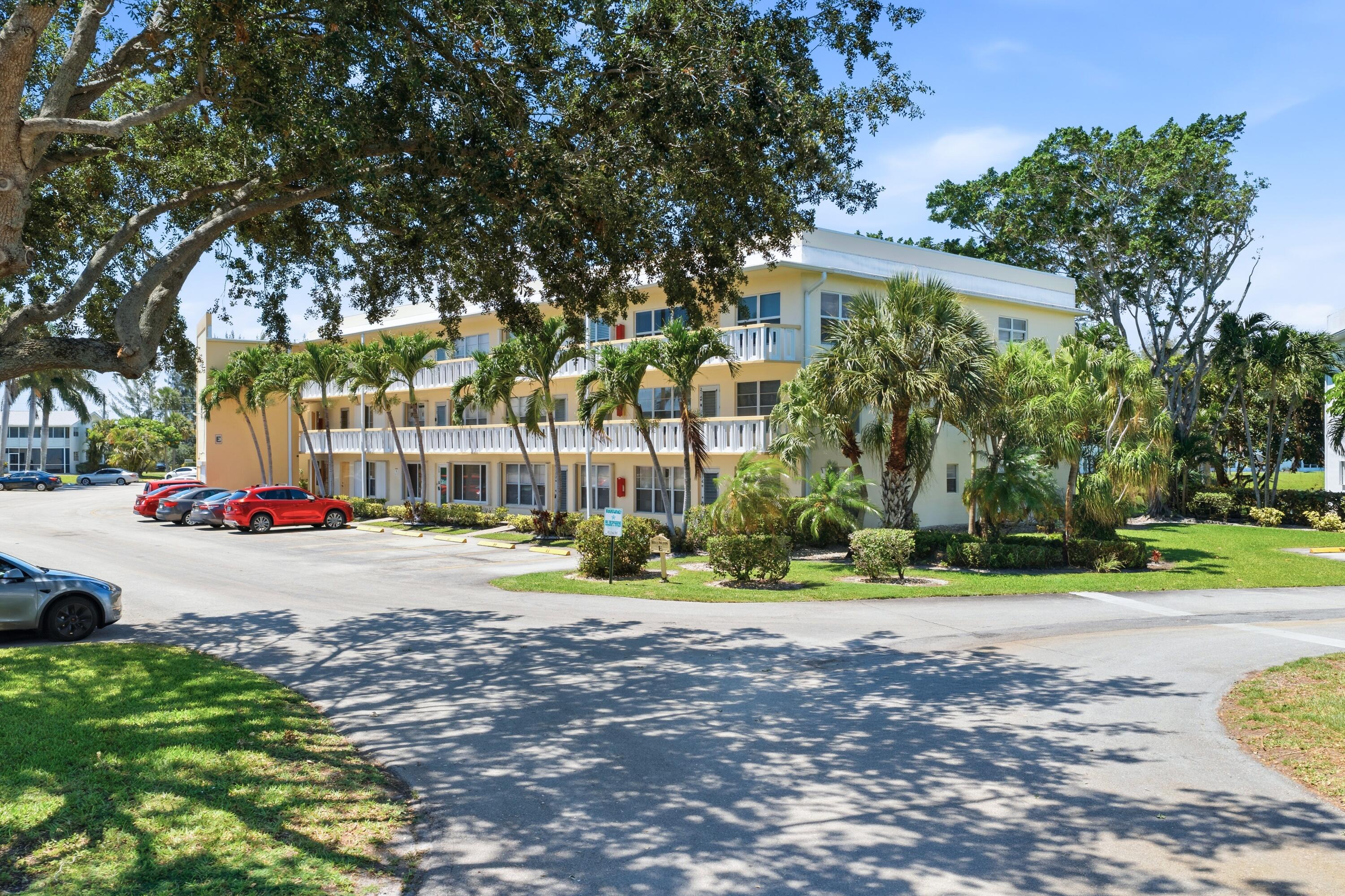 213 Wellington E, West Palm Beach, FL 33417, West Palm Beach