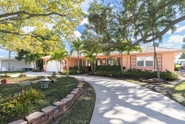 11 Starfish Drive, sold in Vero Isles, Vero Beach, FL