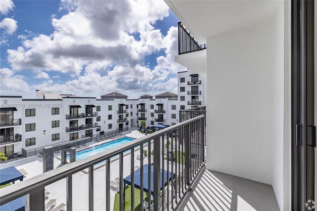 2001 Ludlam 250, West Miami, FL 33147