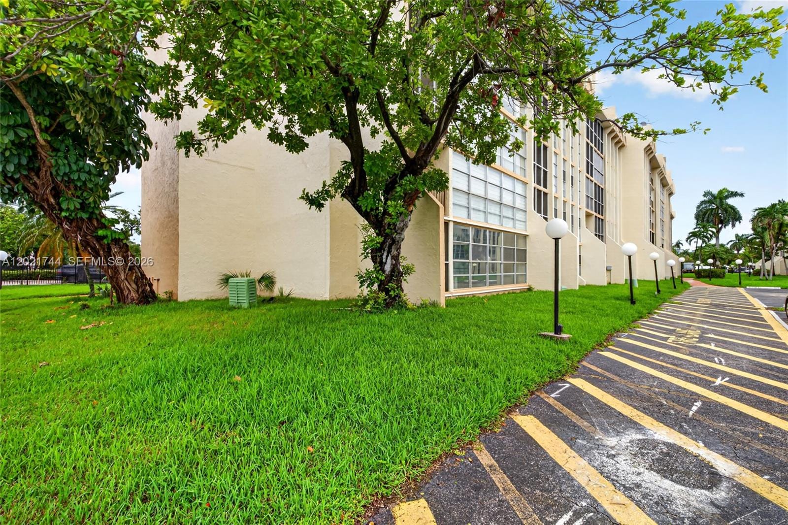2000 Atlantic Shores Boulevard 120, Hallandale Beach, FL 33009 photo 27