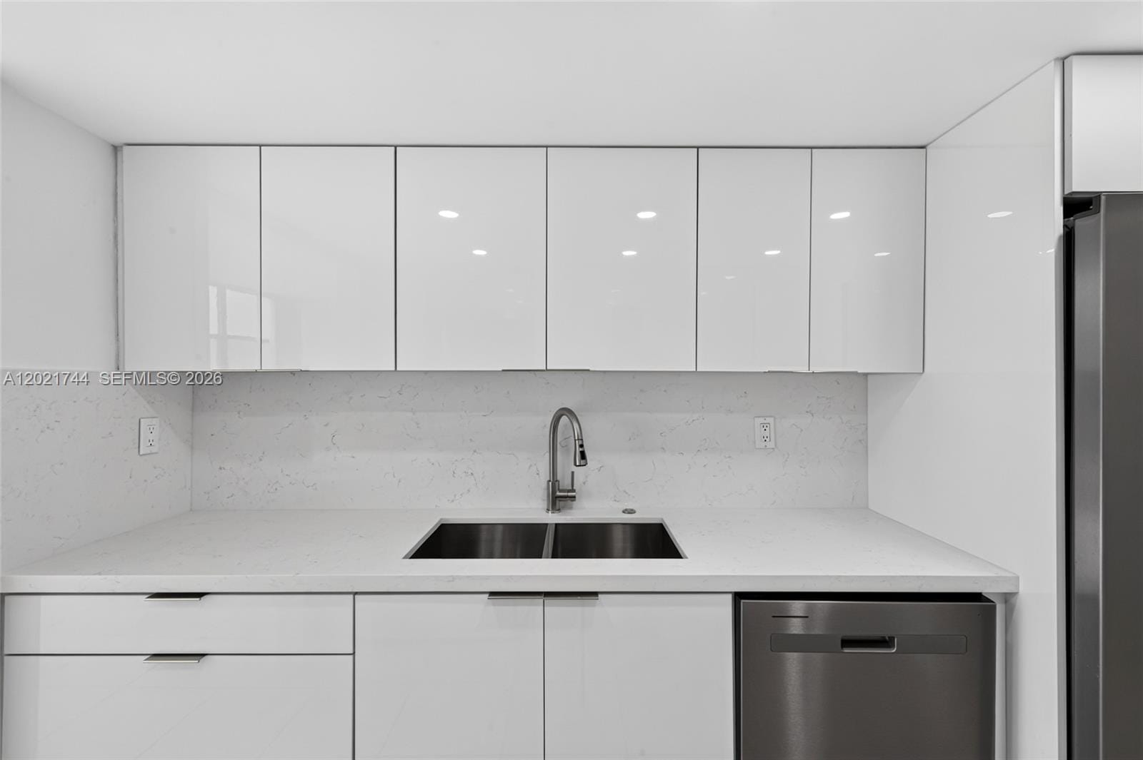 2000 Atlantic Shores Boulevard 120, Hallandale Beach, FL 33009 photo 4