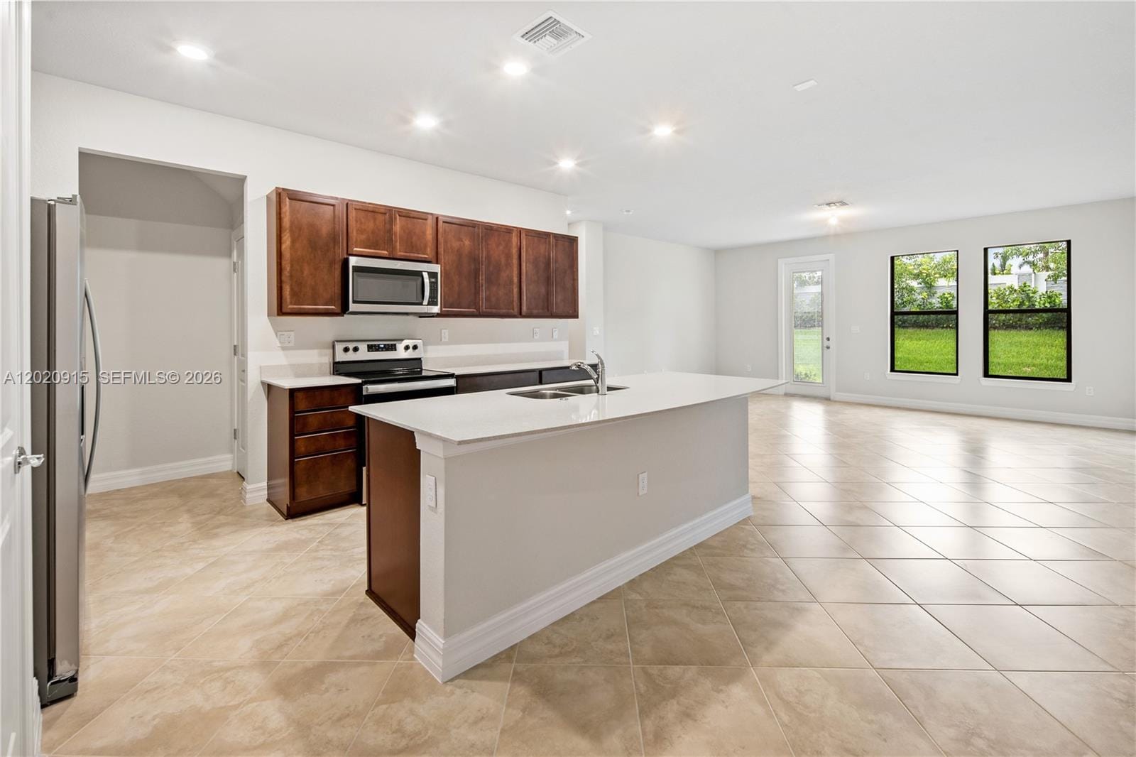 4488 E Appleton Circle E, Oakland Park, FL 33309 photo 2