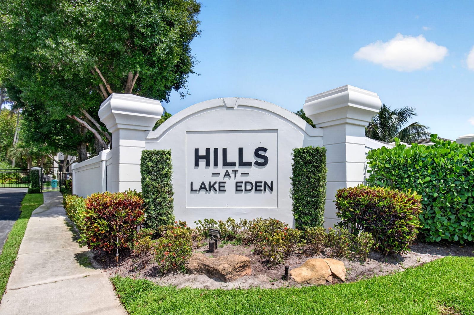 68 Lake Eden Drive, Boynton Beach, FL 33435 photo 2