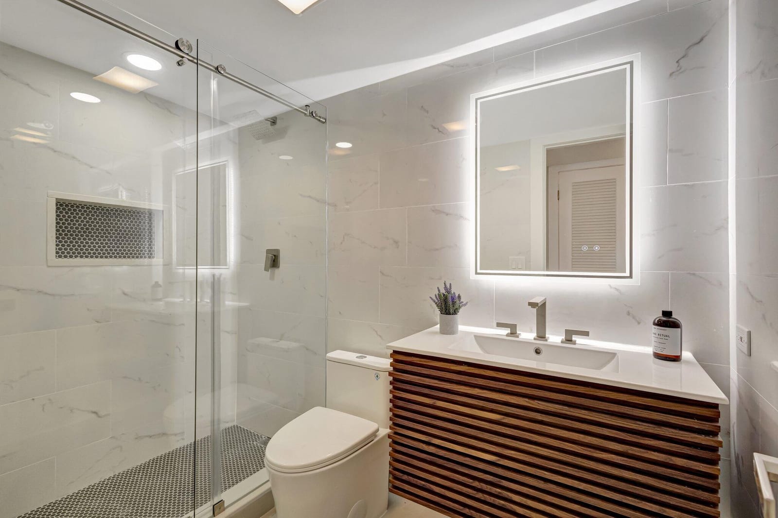 4090 Tivoli Court 208 — photo 6