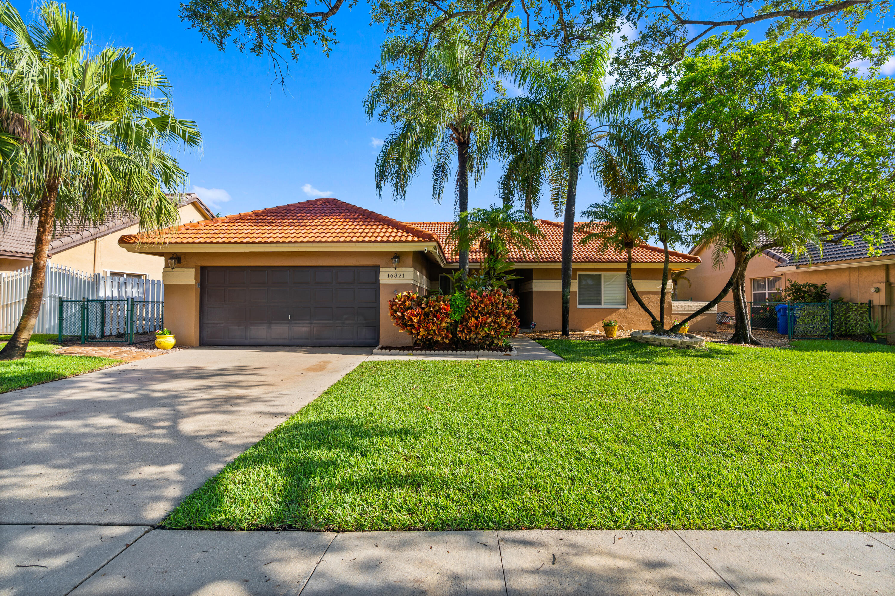 16321 NW 11th Street, Pembroke Pines, FL 33028, Pembroke Pines