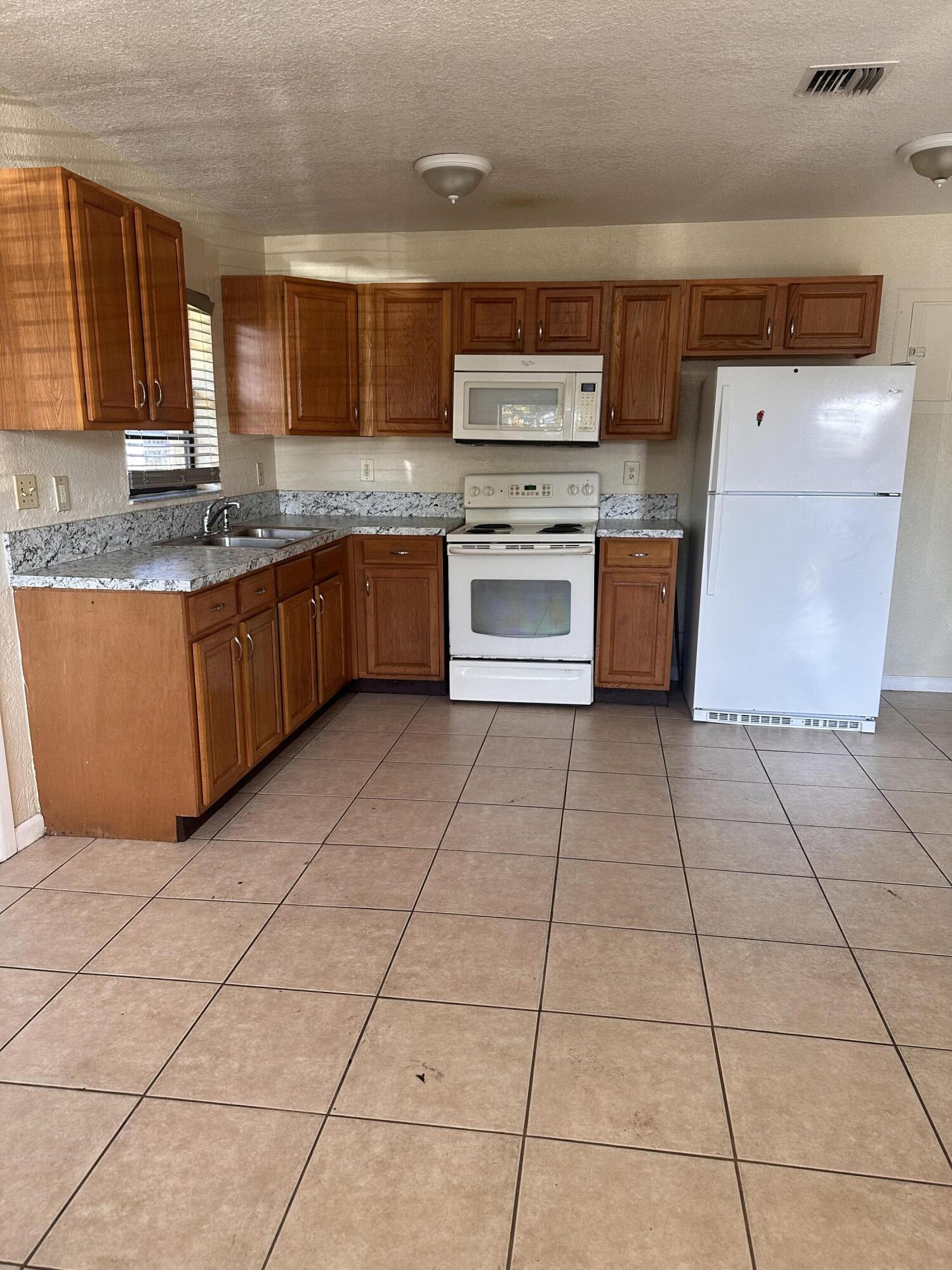 50 NW 8th Avenue 1, Dania Beach, FL 33004, Dania Beach