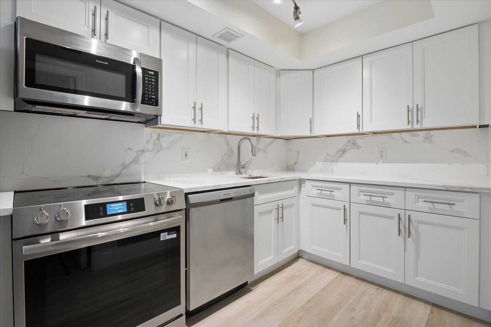 511 Bayshore Drive 206 — photo 2