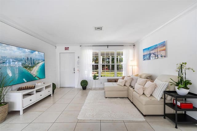1012 N 13th Terrace, Hollywood, FL 33019