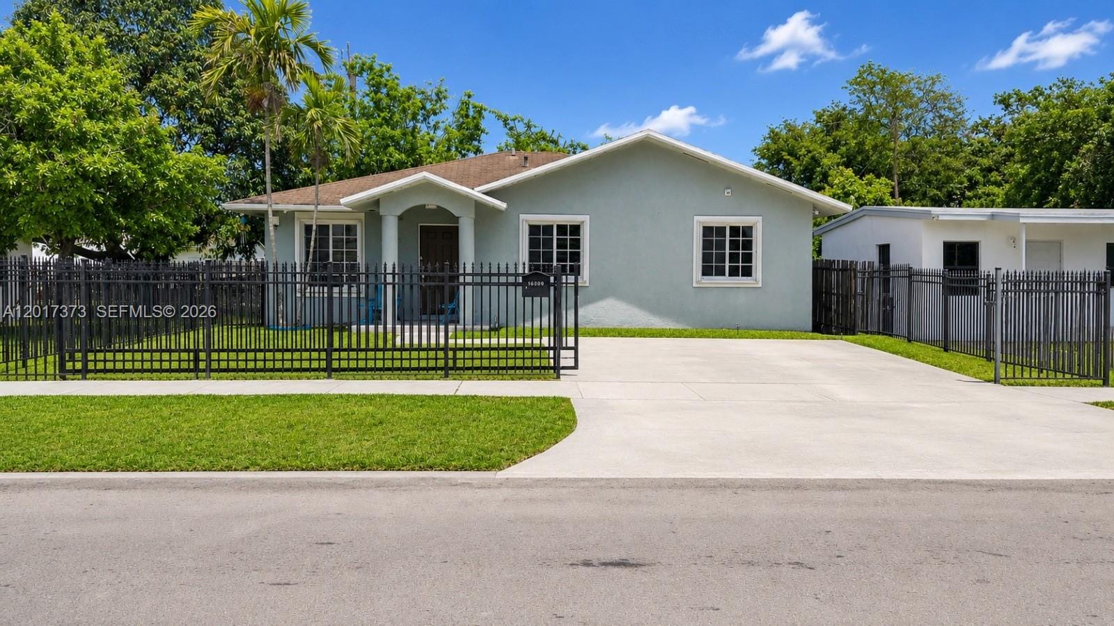 16009 NW 27th Avenue — photo 1