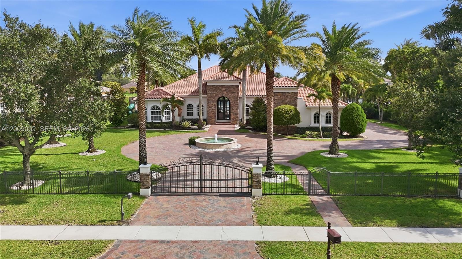 14370 Jockey Circle N, Davie, FL 33330