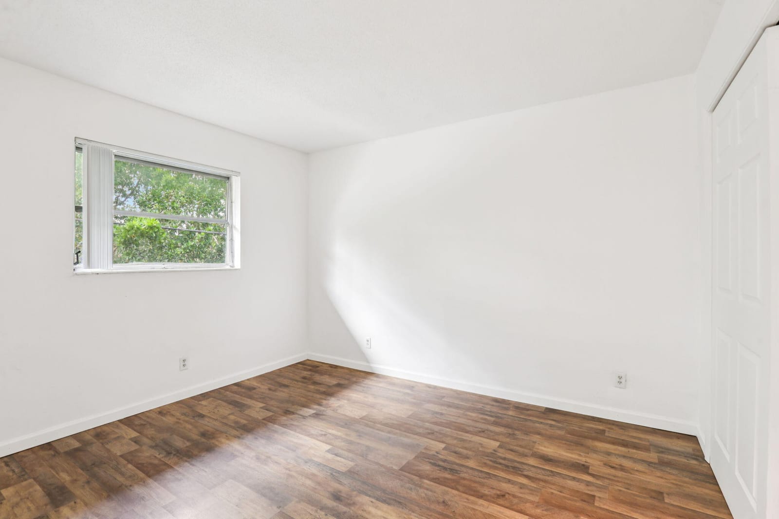210 NE 38th Street — photo 8