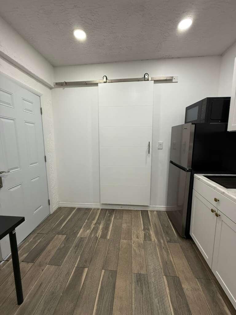 3111 N 66th Avenue Efficiency /side Door — photo 3