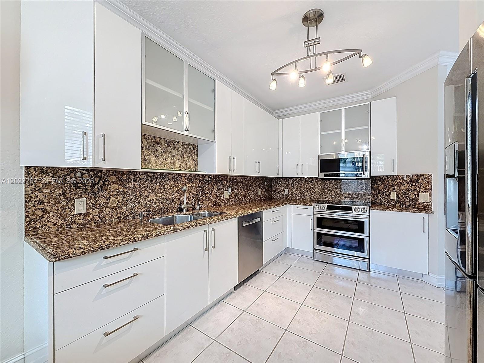 781 NE 195th Street, Miami, FL 33179 photo 17