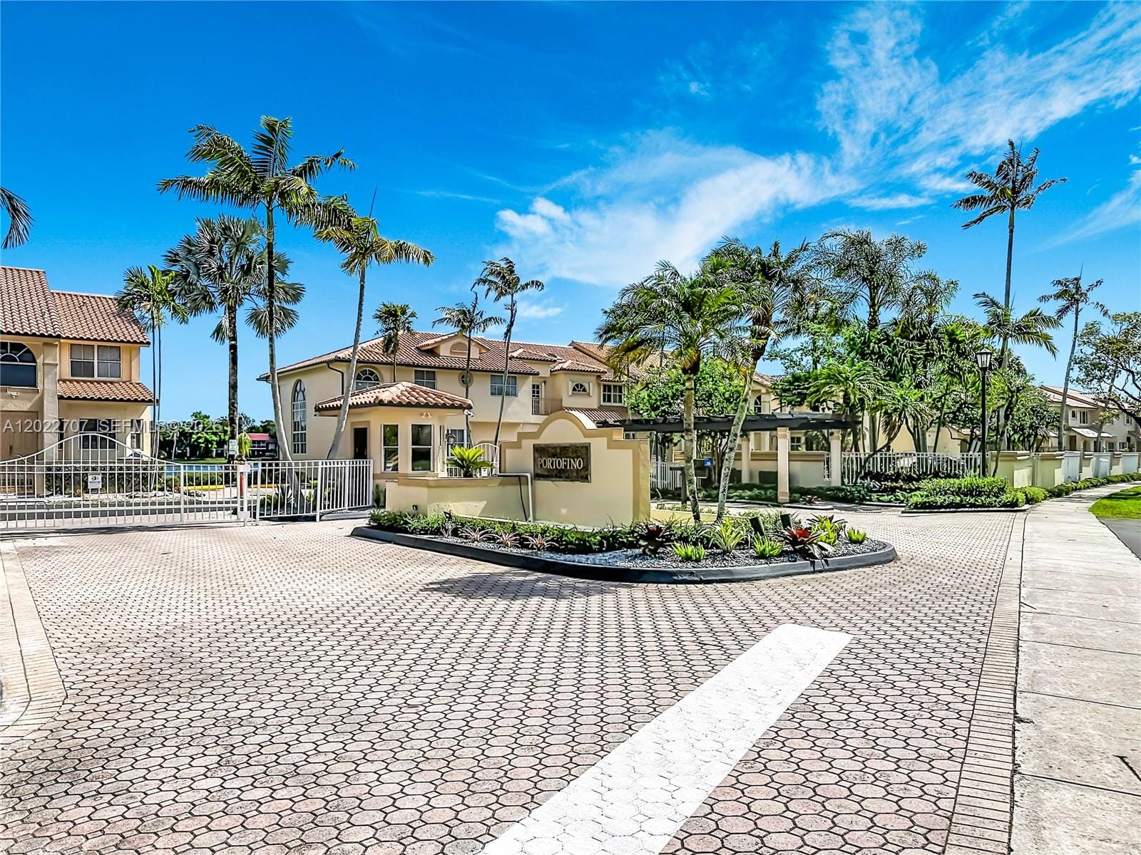 781 NE 195th Street, Miami, FL 33179 photo 10