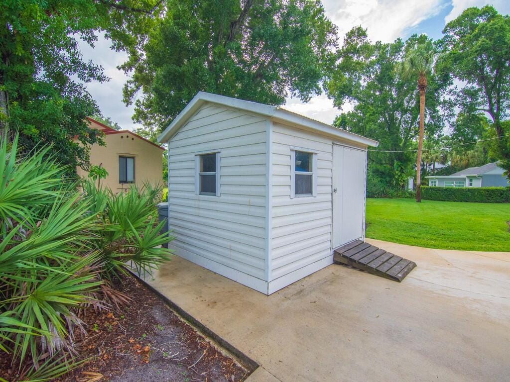 2301 Avalon Avenue, Vero Beach, FL 32960 photo 12