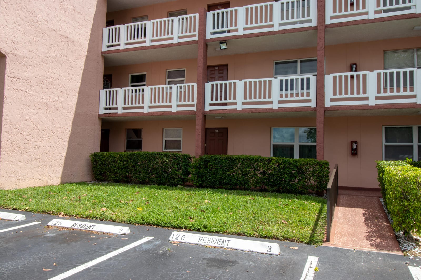 9621 Sunrise Lakes Boulevard 102 — photo 2