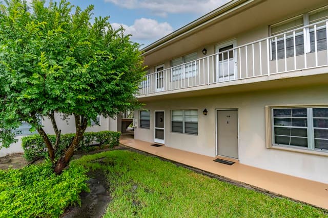 3 Lake Vista Trail 203, Port St. Lucie, FL 34952