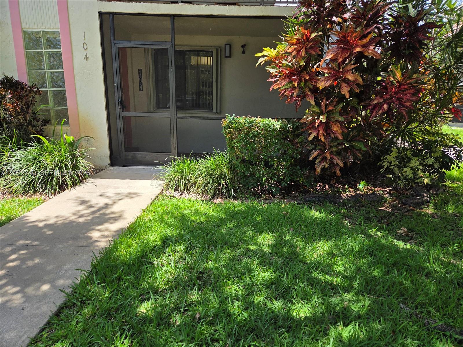 413 Lakeview Drive 104, Weston, FL 33326, Weston