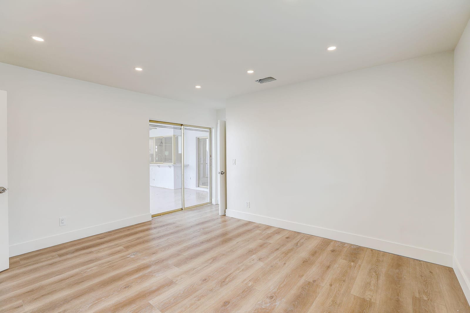 3900 N 45th Avenue — photo 12