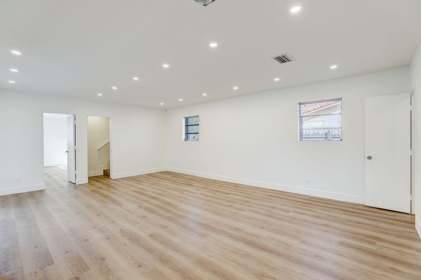 3900 N 45th Avenue — photo 8