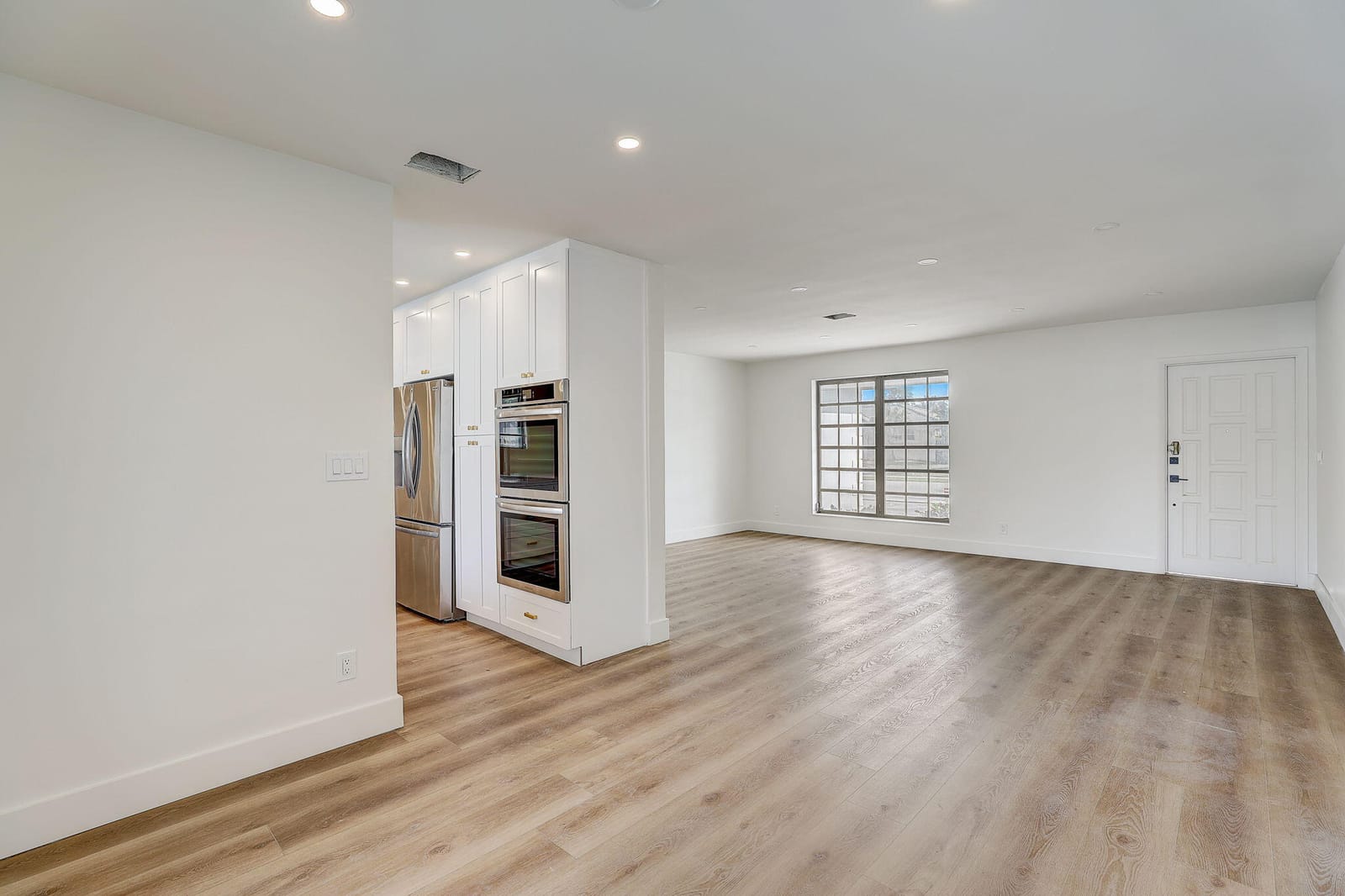 3900 N 45th Avenue — photo 9