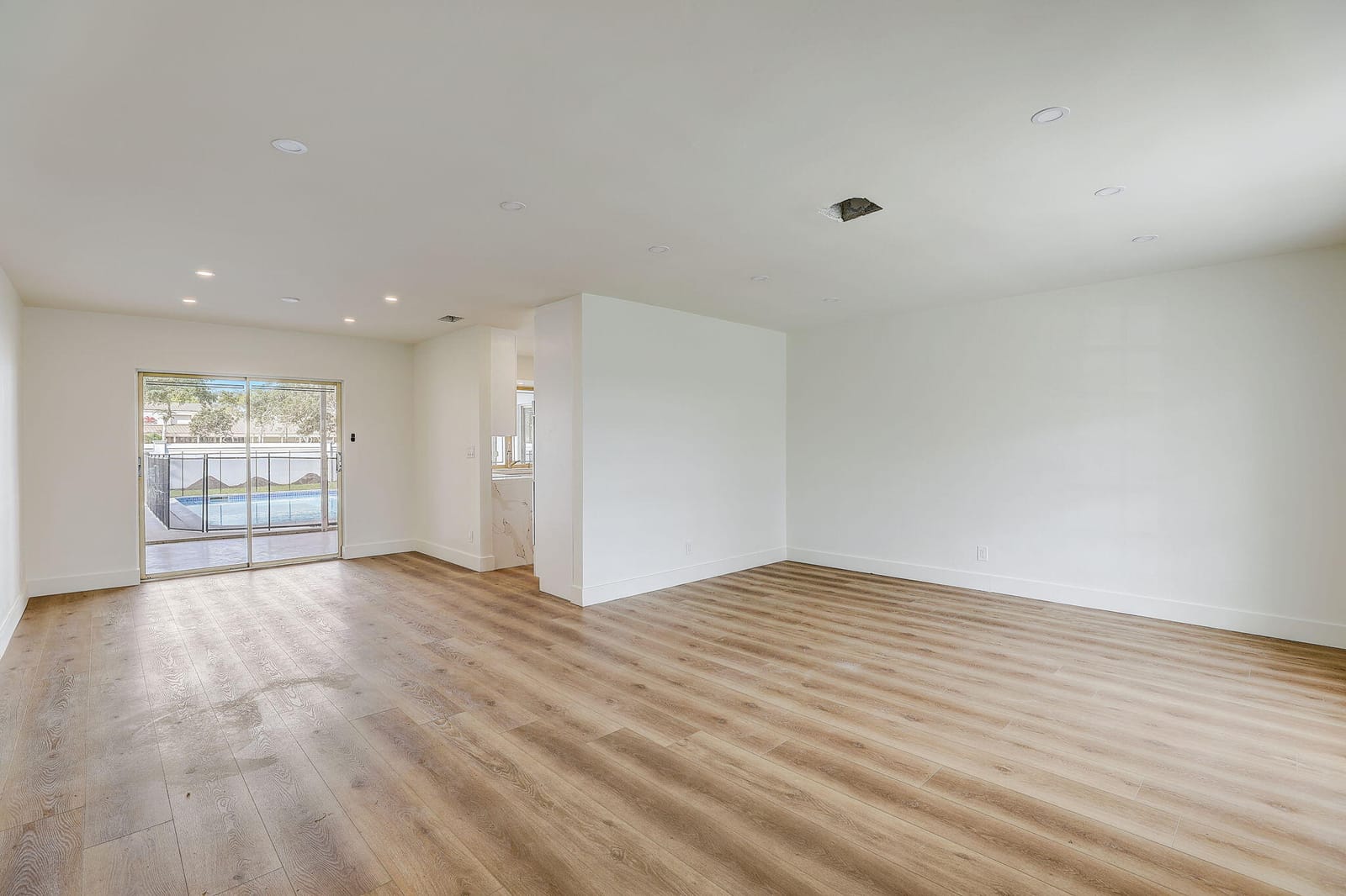 3900 N 45th Avenue — photo 10