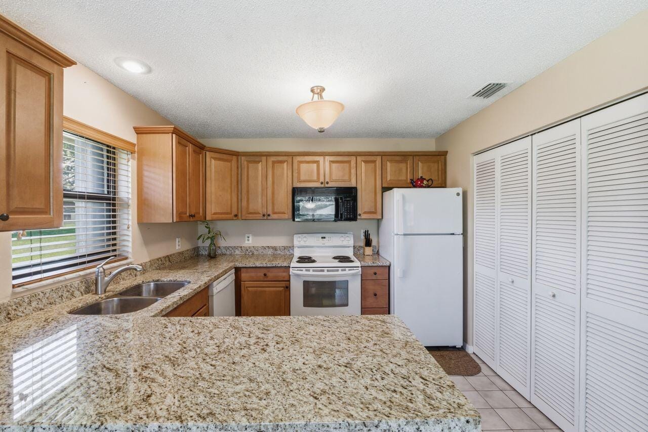 21 Vía De Casas Norte, Boynton Beach, FL 33426 photo 22