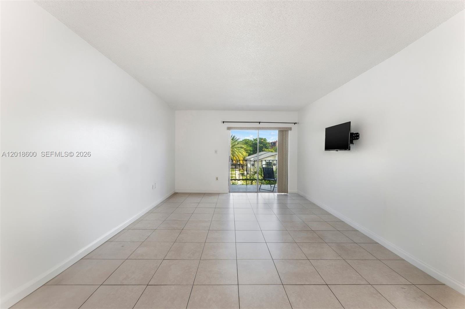 1900 W 54th Street 220 — photo 3